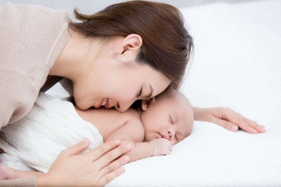 Có nên cho trẻ sơ sinh nằm gối hay không nằm gối có giúp trẻ dễ ngủ