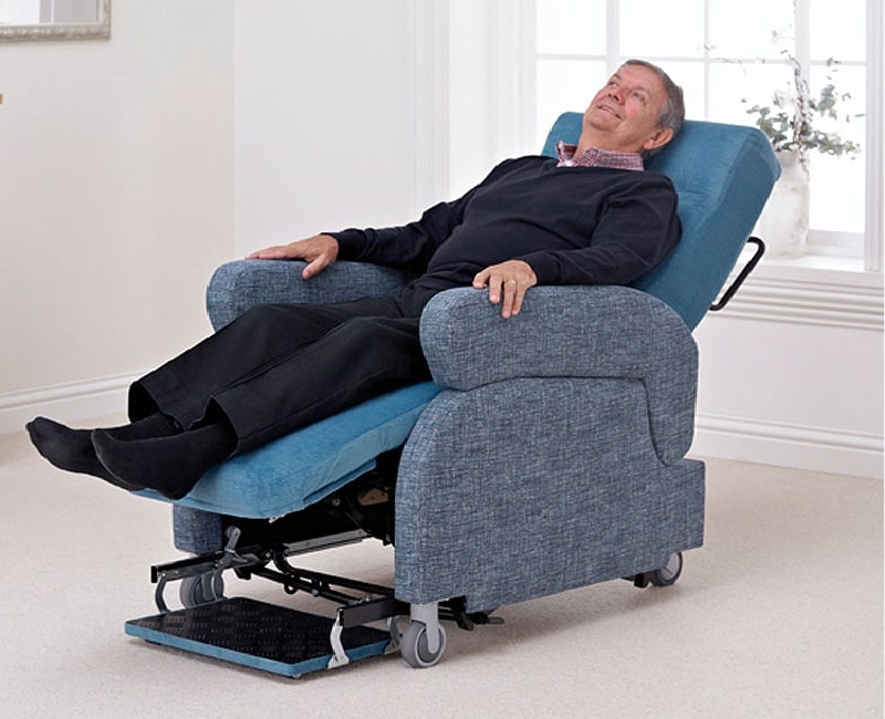Người khuyết tật khả năng di chuyển bị hạn chế nên cần dùng ghế massage