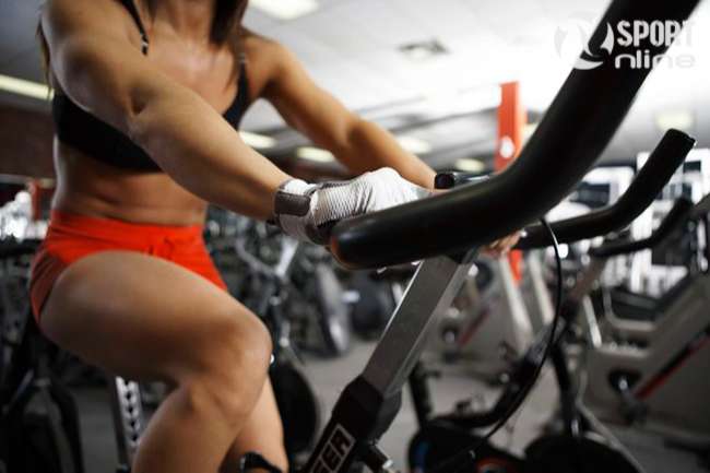 giảm cân với xe đạp tập thể dục