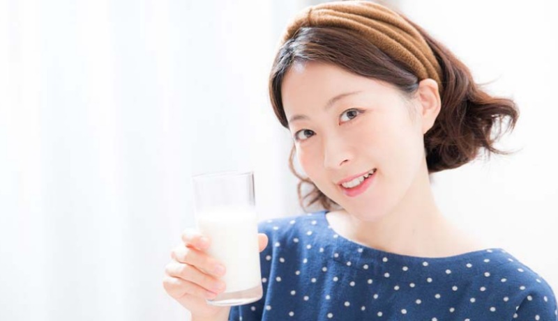 uống sữa tươi không đường có lợi ích gì cho nam và nữ